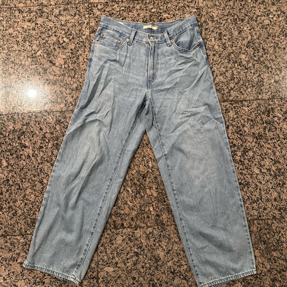 Levi’s baggy dad jeans in size 28